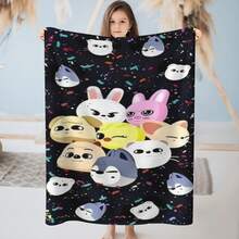 1PC Creative KPOP SKZOO Pattern Flannel Blanket, Machine Washable, Soft And Comfortable Flannel Blanket, Lightweight Wool Blanket, Comfortable Air Conditioning Blanket, Home Decoration, Suitable For Four Seasons, Friend Gift, Suitable For Sofa, Bed, Car, Office, Camping, Travel, Outdoor, Suitable For Giving To Family And Friends.The Perfect Gift For Sons, Daughters, Grandmothers, Grandfathers, Fathers, Mothers, Uncles, And Aunts - 280 GSM - 多色4 - 查看 13