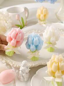 这款郁金香造型的手持花香蜡烛营造出浪漫的氛围，是特殊场合送给爱人的理想礼物。它是一款手工制作的花香蜡烛，装在香薰玻璃罐中，采用大豆蜡制成，散发着薰衣草的香气，并配有阳光捕捉器。 - A - 查看 8