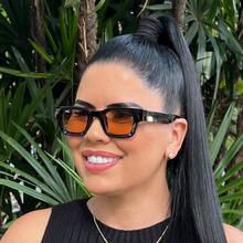 Premium Men's And Women's Square Retro Modern Sunglasses With Comfortable Spring-Loaded Temples And Cosmetic Lenses With UV400 Protection. - Tròng kính màu nâu nhạt đen - Xem 1