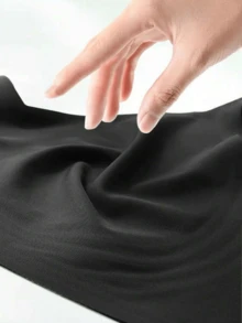 一套女士内衣套装，时尚、舒适、性感，简约运动文胸，舒适内裤