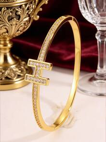 1 件 - 精美优雅的镀金铜手镯，饰有独特精致的字母设计。双排镶嵌立方氧化锆，更添低调奢华与闪耀光芒。百搭单品，适合日常佩戴和通勤。 - 金色 - 查看 3