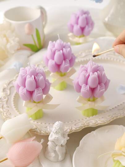 This Tulip-Shaped Handheld Floral Fragrance Candle Creates A Romantic Atmosphere, Making It An Ideal Gift For Your Loved One On Special Occasions. It Is A Handmade Floral Candle, Packaged In An Aromatherapy Glass Jar, Made Of Soy Wax, And Emits A Lavender Scent With A Sun Catcher.