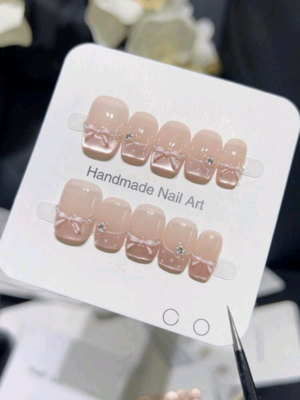 10 Piece Set Of High-End French Pure And Sexy Princess Style Pink Cat Eye Polka Dot Bow Handmade Fake Nails, High-End Light LuxuryY2K Style, Suitable For Sweet And Lovely Girls, Suitable For Holiday Outings, Picnics, And Camping Nail Patches, Press On Nail Products. Nail Supplies