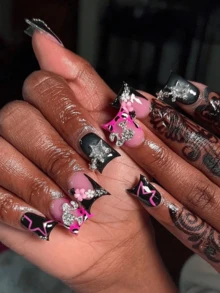 24个情人节美甲夹，设计甜美、时尚、高端，饰有浮雕心形水滴和蝴蝶结装饰——粉色和裸色撞色拼接——适合女孩和女士。礼品包含果冻胶和指甲锉。 - 紅色 - 查看 2