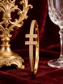 1 件 - 精美优雅的镀金铜手镯，饰有独特精致的字母设计。双排镶嵌立方氧化锆，更添低调奢华与闪耀光芒。百搭单品，适合日常佩戴和通勤。 - 金色 - 查看 4