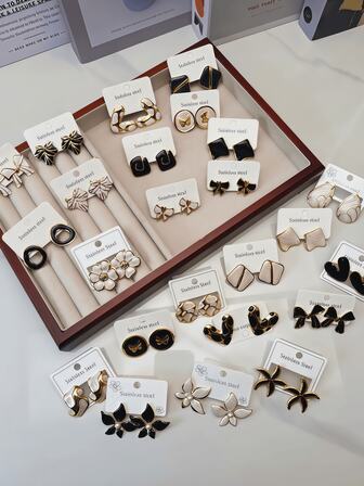 12 Stücke Titanstahl Blumen Magnetohrring Set - Süße Clip-On Ohrringe, vielseitige Styles für den täglichen Gebrauch, Edelstahl Ohrringe, Weihnachtsaccessoires, Ohrringe Set für Frauen, Hypoallergen