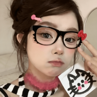  1 st Sanrio-kostymglasögon - svarta och röda bågar med rosettdetaljer, tillverkade av ABS-harts, lämpliga för fotograferingar, vardagskläder och festaccessoarer