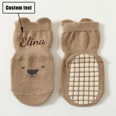 1 đôi tất trẻ em thêu chữ theo yêu cầu, tất thoáng khí cho bé đi trong nhà, đế chống trượt, tất trẻ em.