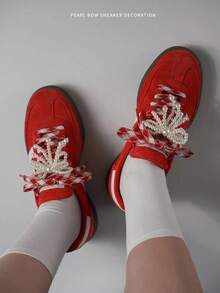 1 Pair (2pcs) Versatile Pearl Butterfly Shoe Clips, Decorative Shoe Accessories Suitable For Various Shoes, Women Men Sneakers Shoes, Casual Shoes,White Shoes - Bow - View 4