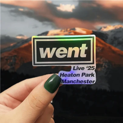 曼彻斯特希顿公园25周年纪念贴纸 - 防水、自粘、哑光表面，适用于汽车、笔记本电脑、墙壁、窗户、保险杠装饰，复古音乐设计，耐用乙烯基贴纸，萨克斯风装饰