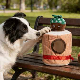 트릿 디스펜싱 기능이 있는 인터랙티브 플러시 강아지 장난감, 중대형견을 위한 숨바꼭질 강아지 장난감, 정신 자극을 위한 내구성 있는 플러시 강아지 장난감, 강아지를 위한 풍부한 씹는 장난감, 귀여운 통나무 디자인의 스너플 장난감, 지루함 해소 훈련 강아지 장난감