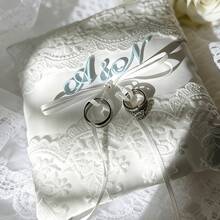 戒指枕 结婚戒指 个性化戒指托 纪念戒指垫 蕾丝珍珠枕 戒指枕 用于固定戒指，适合婚礼通道 - 白色蕾絲亞克力 - 查看 10