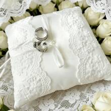 戒指枕 结婚戒指 个性化戒指托 纪念戒指垫 蕾丝珍珠枕 戒指枕 用于固定戒指，适合婚礼通道 - 白色蕾絲亞克力 - 查看 7