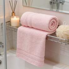 Set 3 buc. prosoape roz, prosop moale și absorbant, culoare solidă, prosop de mână și prosop de baie. Potrivit pentru decorarea unisex a băii și a casei, cadou de absolvire, petrecere a burlacilor, cadou pentru domnișoarele de onoare, cadou de Ziua Tatălui, decor și cadou de Halloween, cadou pentru petrecerea burlacilor, cadou pentru invitații la nuntă, decor pentru petrecerea de ziua de naștere și articole de nuntă. - Roz - Vizualizare 4