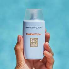 Fotoprotector Fusion Water SPF 50 | 50ml - Protección Solar con Tecnología WaterProof, Regalo Perfecto para Fiestas, Ideal para Deportes y Actividades al Aire Libre, Fórmula Ligeramente Perfumada, para Todo Tipo de Piel - 2 piezas - Ver 4