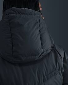 Chaqueta larga y versátil de plumón cómoda para mujer de Nike Sportswear - Negro - Ver 3