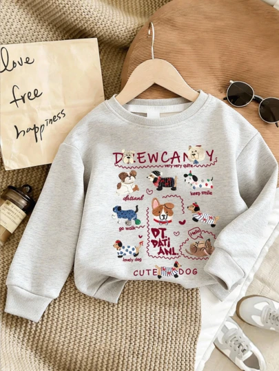 少女服装，送给少女的礼物。圆领运动衫，饰有卡通小狗图案。款式多样，时尚百搭，适合日常穿着，打造舒适休闲的造型。是时尚套装和可爱装扮的理想之选。