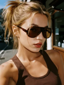 一副Y2K超大时尚眼镜，男女通用，复古经典酷炫风格，经久耐用，适合街头穿搭、日常生活、节日、派对、送礼、街头摄影、海滩度假等场合。 - 彩色 - 查看 5