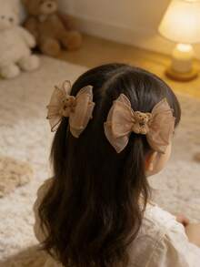 2个网状小熊轮廓蝴蝶结发夹，可爱小熊发饰，色彩缤纷，时尚百搭，适合日常佩戴，也是开学礼物、情人节礼物、母亲节礼物、生日派对礼物、新年礼物的理想之选。 - 多色 - 查看 4