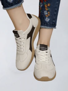 2026 New Women's Lightweight Comfortable Casual Sneakers - Black and White - View 2