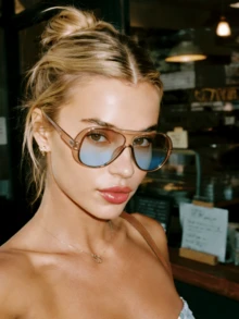 一副Y2K超大时尚眼镜，男女通用，复古经典酷炫风格，经久耐用，适合街头穿搭、日常生活、节日、派对、送礼、街头摄影、海滩度假等场合。 - 彩色 - 查看 1