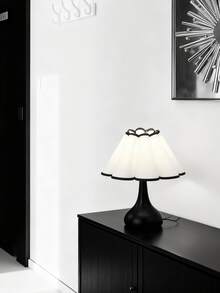 1pc USB Powered Black & White Retro Desk Lamp, Suitable For Bedside, Hostel, Dining Room, Camping, Minimalist Warm Light Atmosphere Lamp - Black - View 5