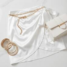 Shorts Saia em Cetim Elegante