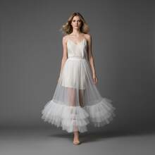 1件式多层薄纱荷叶边设计新娘衬裙，优雅浪漫简约轻盈婚纱/派对裙