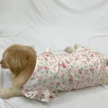 一件碎花狗狗连衣裙，可爱的粉色碎花连衣裙，适合金毛寻回犬、萨摩耶犬、拉布拉多犬等大型犬。
