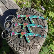 1个8厘米反恐精英合金双面雕刻钥匙扣，适合桌面摆放和作为小型钥匙吊坠 - 彩色 - 查看 13