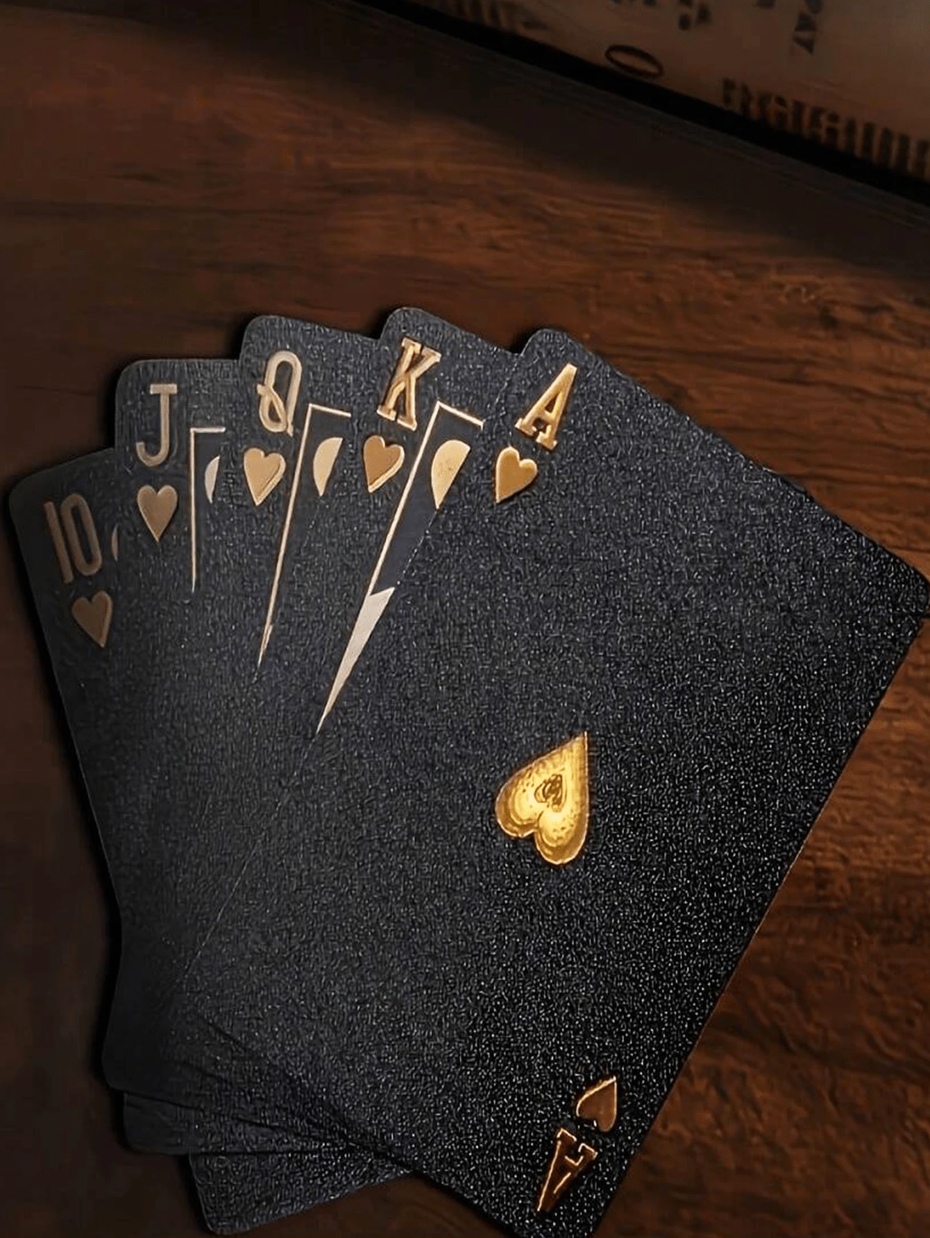Waterproof Black Playing Cards With Golden Spade Design - Durable Plastic Playing Cards, Packed In A Protective Box, Perfect For Parties, Halloween, Thanksgiving, And Christmas Gifts, Poker Night Essentials | Fashionable Playing Cards | Protective Card Sleeves - màu đen - Xem 1