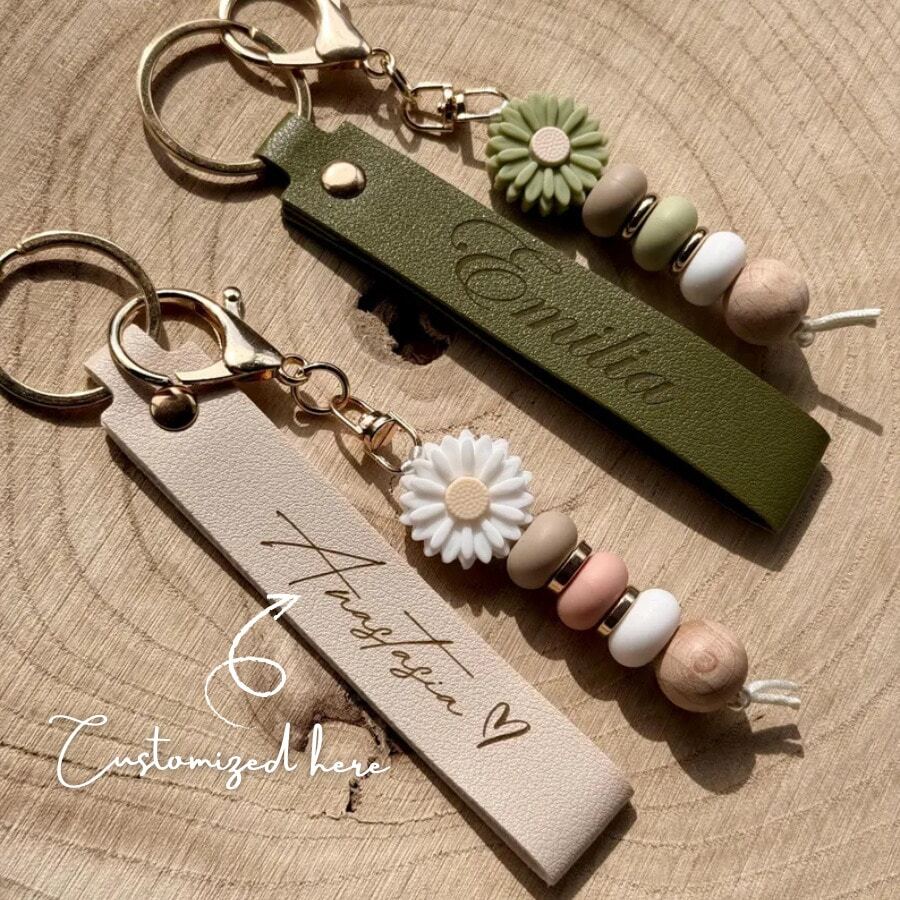 1pc Personalized Daisy Beaded Keychain | Customizable Birthday Flower Keychain | Faux Leather Keyring | Handmade Floral Bag Charm | Back To School Gift | Friendship Gift | Birthday/Mother's Day Gift, Suitable For Women, Graduation Season, Bridesmaid, Teacher's Day, Niche Elegant Accessory, Galentine's Day, Ramadan, Eid