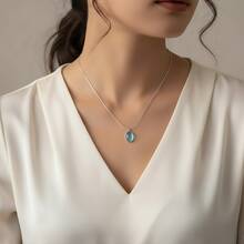 1件时尚优雅简约水滴吊坠项链，适合女士日常佩戴