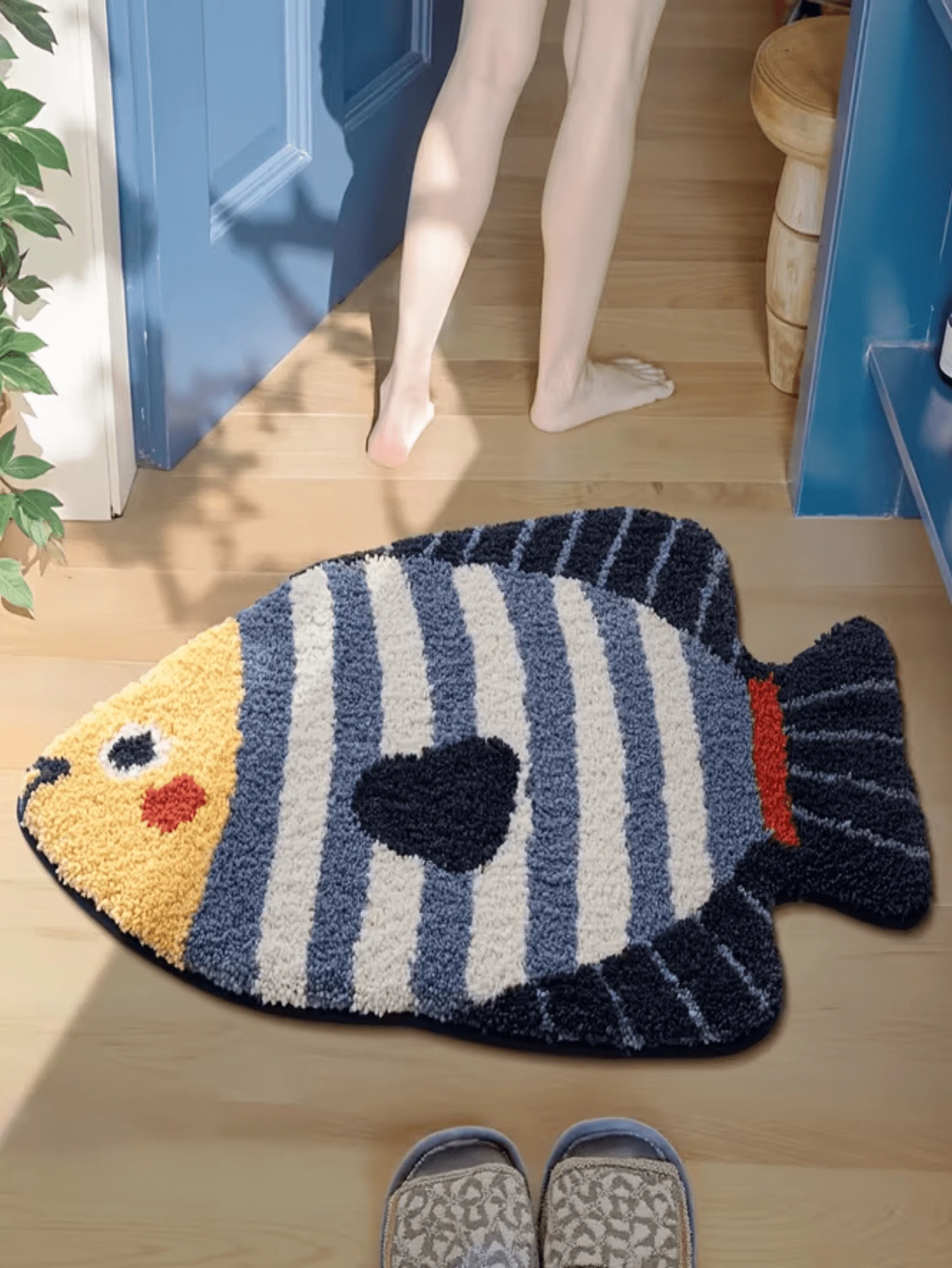 1pc Blue & White Striped Fish Pattern Floor Mat, Faux Wool Oval Kitchen Mat, Modern Bathroom Rug, Washable, Suitable For Bathroom Decor, Durable And Comfortable Mat, Complete Home Decor. - Multicolor - View 1