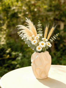 Ce vase en résine vague fait main dans un style nordique présente des lignes lisses et une forme unique, dégageant une touche artistique. Il a un impact visuel saisissant qui peut apporter vitalité et créativité à n'importe quel espace. C'est un article de décoration d'intérieur de style art moderne. - Multicolore - Voir 5