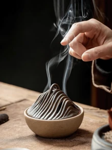 1个优雅咖啡黑树脂香薰机。适合家居装饰，也可用于办公室、节日庆典和瑜伽馆的香薰疗法。它也是客厅装饰、返校礼物、毕业礼物、纪念品、情人节礼物和女士结婚礼物的理想之选。 - 彩色 - 查看 3