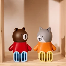 IKEA HUSET 胡賽特客廳 /廚房玩偶套裝 CE 認證 3 歲 + 含 2 動物玩偶 + 9 件迷你家具 還原宜家經典款 激發角色扮演 培養社交與認知技能 - 彩色 - 查看 3