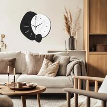 1个仿木纹装饰挂钟，黑白阴阳图案，几何造型，简约设计，尺寸可选11.81-15.75英寸，电池供电（不含电池），适用于书房、厨房、办公室、咖啡馆、圣诞节、新年、母亲节、父亲节、婚礼、朋友礼物及家居装饰。