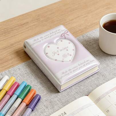 מחברת 1 בצורת לב ורודה ולבנה עם דפים רופפים, סגירה מגנטית, קישוט לב תלת-ממדי, עיצוב נשי, אותיות נייר כסף, מתאים לכתיבה ביומן, יומן, ארגון שולחן, ציוד משרדי, ציוד לבית ספר, מתנת סיום לימודים/יום הולדת