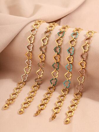 Este elegante y adorable brazalete de acero inoxidable con forma de corazón viene en varios estilos, adornado con gemas y chapado en oro de 18K, exudando un estilo elegante. Es un excelente regalo para Año Nuevo o el Día de San Valentín.