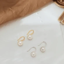 金色精致钩式简约淡水珍珠耳环，伴娘礼物，婚礼首饰，送给爱人的生日礼物 - 白色 - 查看 4