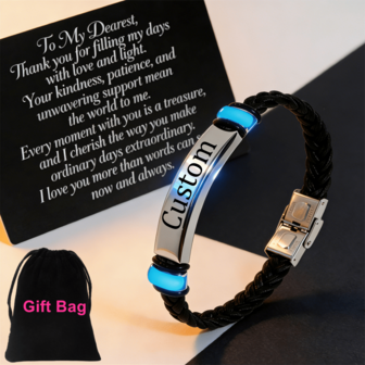 Pulsera de cuero personalizada con grabado que brilla en la oscuridad y tarjeta de billetera inspiradora, placa de identificación personalizada con nombre, coordenadas, mensaje, grabado gratis, brazalete para hombre y mujer, regalo de cumpleaños, Día del Padre, Navidad para él y ella, con bolsa de regalo