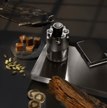 Azzaro The Most Wanted Intense Edp 100 Ml – Intense And Seductive Masculine Fragrance With Woody And Spicy Notes, Ideal For Men Looking For A Powerful, Elegant And Long-Lasting Perfume That Highlights Their Character And Personality With Style And Confidence. ✅ 24/72h Delivery To Spain (Mainland) | Beauty Explosion | Your Beauty And Makeup Store – Exploit Your Best Version - 辛辣,甜美,琥珀色 - 查看 5