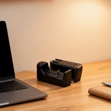 Cargador universal de baterías negro de una sola , compatible con pilas AA/AAA. Cuenta con luces indicadoras LED. Adecuado para uso doméstico, en viajes y en la oficina. - Negro - Ver 9