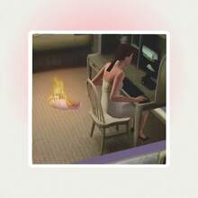 模拟人生诅咒贴纸 - 趣味模拟人生游戏设计（椅子，红色火焰），哑光防水乙烯基材质，防刮自粘，适用于汽车、笔记本电脑、摩托车、包包 - 模拟人生粉丝和游戏装饰的完美之选 - 彩色 - 查看 2