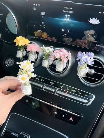 Bộ khuếch tán hương thơm mini gắn cửa gió điều hòa ô tô - Hoa nhân tạo trang trí thanh lịch, cánh hoa mềm mại và tự nhiên, tô điểm thêm vẻ nữ tính cho xe của bạn. Kẹp cửa gió thời trang tích hợp bộ khuếch tán, phụ kiện ô tô sành điệu với chức năng tạo hương thơm.