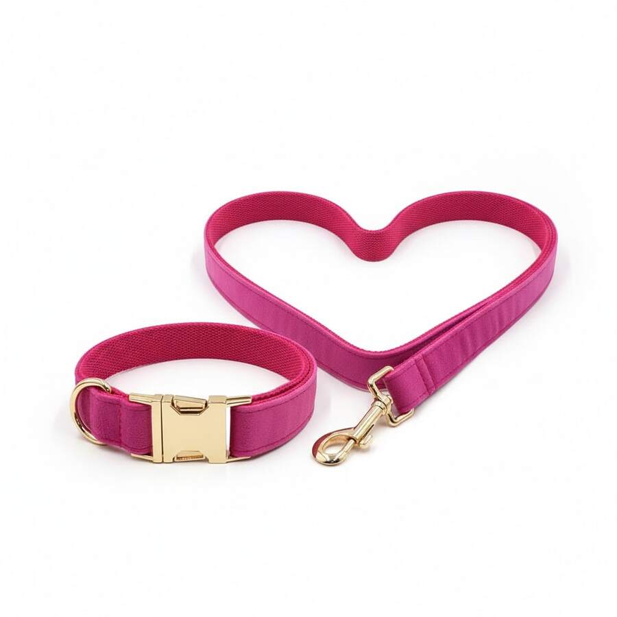 一套玫瑰宠物锌合金扣项圈和牵引绳，材质柔软舒适，耐用双层缝制织带，尺寸可调节，适合小型、中型、大型犬，是情人节、婚礼、生日礼物的绝佳选择。