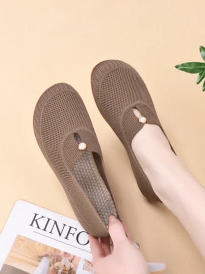 女士轻便透气舒适休闲鞋，百搭易穿，适合办公室、春秋季穿着
