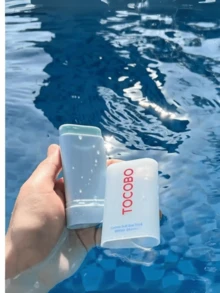 TOCO Protector Solar en Barra Algodón Suave Stick Solar 10ML,Esta barra de protección solar química y mineral ofrece protección UV SPF 50+ PA++++. Hidrata la piel con ingredientes naturales como el extracto de flor de onagra y el aceite de semilla de jojoba. Sun Stick calma la piel y controla el exceso de sebo con AC Herb Complex - Celeste - Ver 2