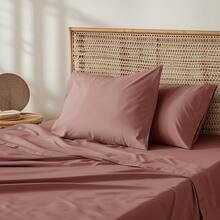 This Plain Microfiber 3/4-Piece Bedding Set Includes A Flat Sheet, Bedspread, And 1/2 Pillowcases. Available In A Variety Of Sizes: Single (90x200+25 Cm), Double (135x200+25 Cm), Queen (150x200+25 Cm), And King (180x200+25 Cm). Suitable For Bedrooms, Apartments, And Hotels, It's Ideal For Students, Couples, And Families With Different Sleep Needs. - 粉色 - 查看 11